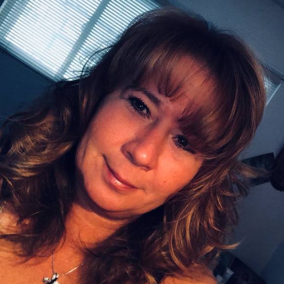 Meet your Posher, Laurie - Picture 1 of 1